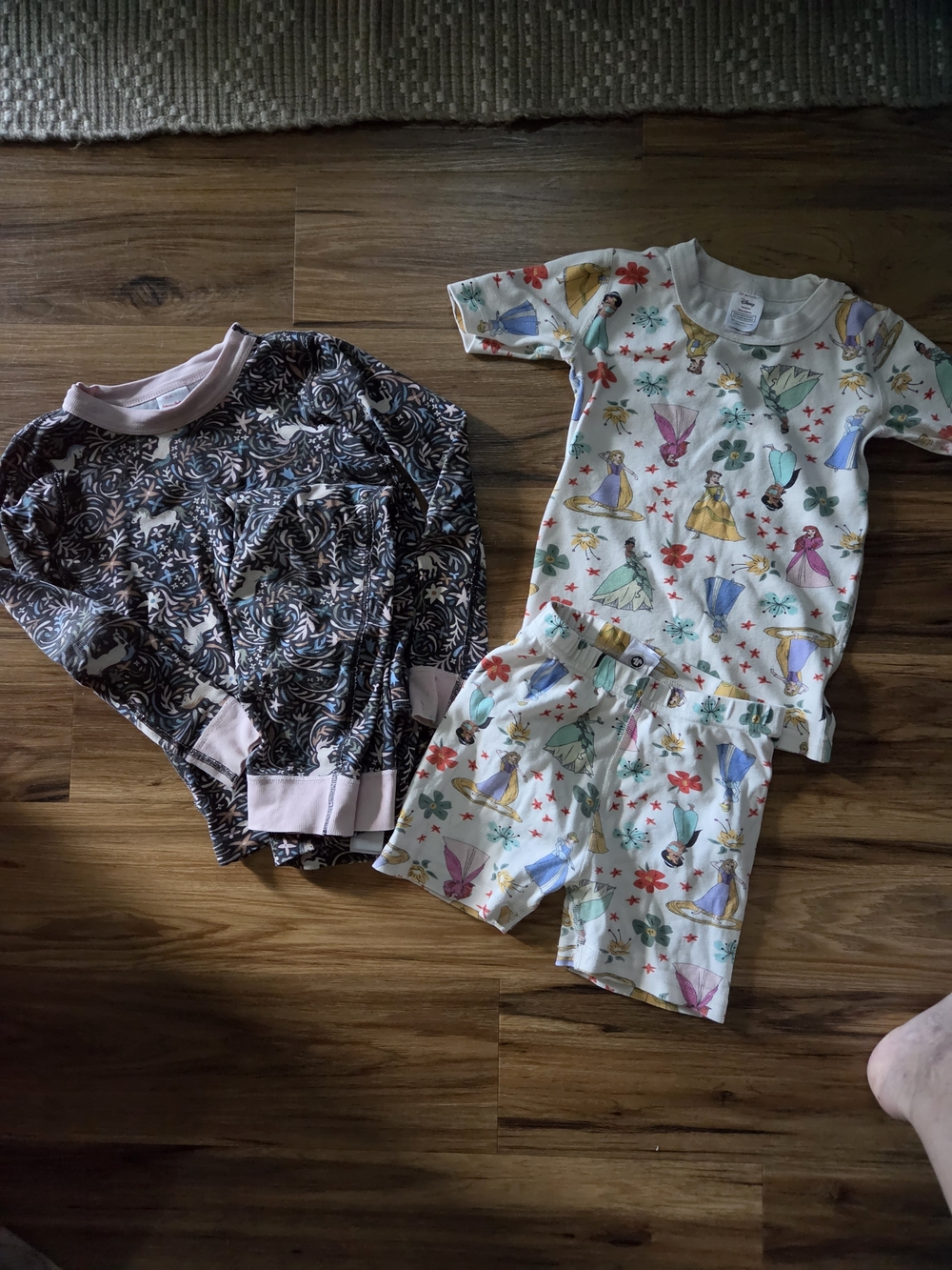 Hanna Andersson White Multicolor Princess Short Pajama Set with Dark Floral Top